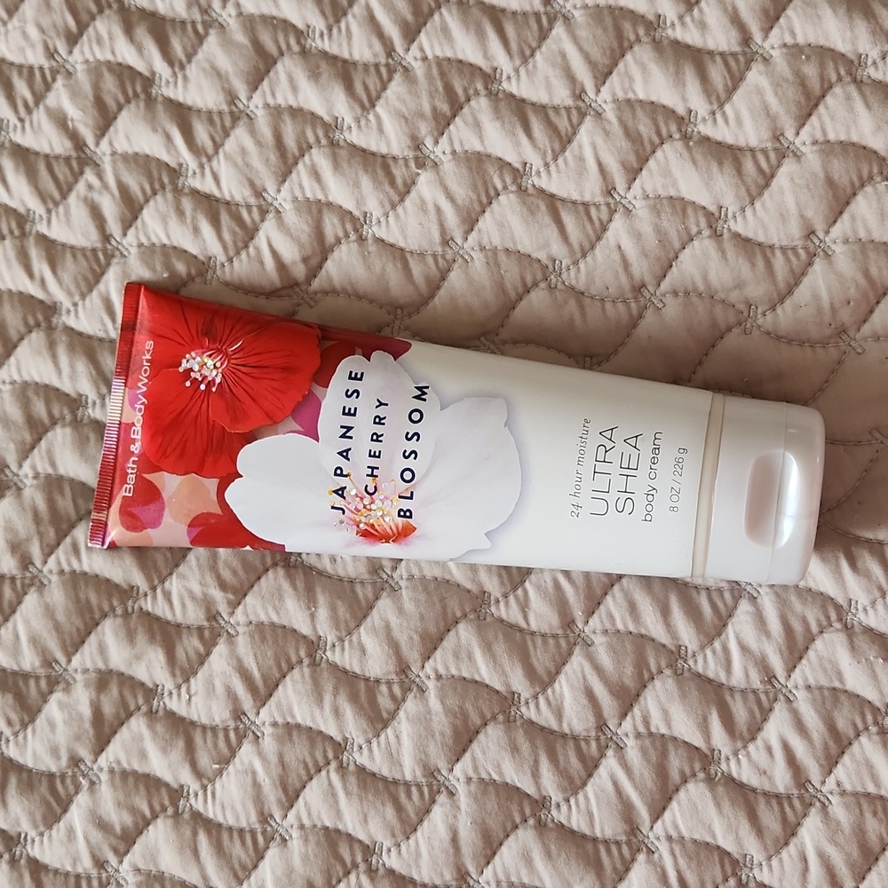 Bath & BodyWorks body cream